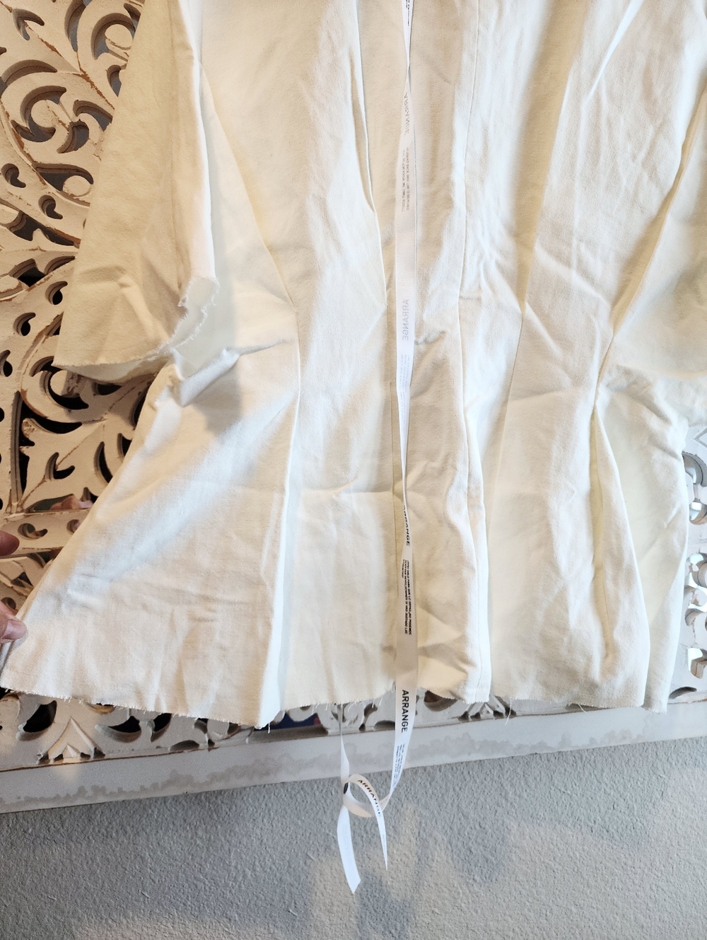 ARRANGE WHITE CURVE PLEATED CINCHED WAIST TEE UNDONE HEM NWT SIZE 14 - Picture 5 of 16